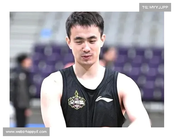 杨鸣指出辽宁后卫线缺失组织核心，赵继伟缺阵影响显著