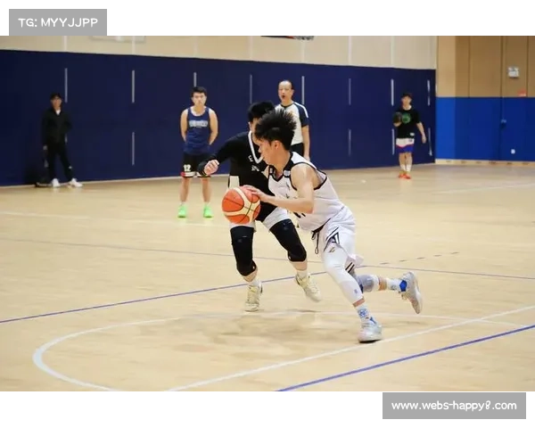 高校篮球赛促班级融合，中英混编队夺冠展竞技精神